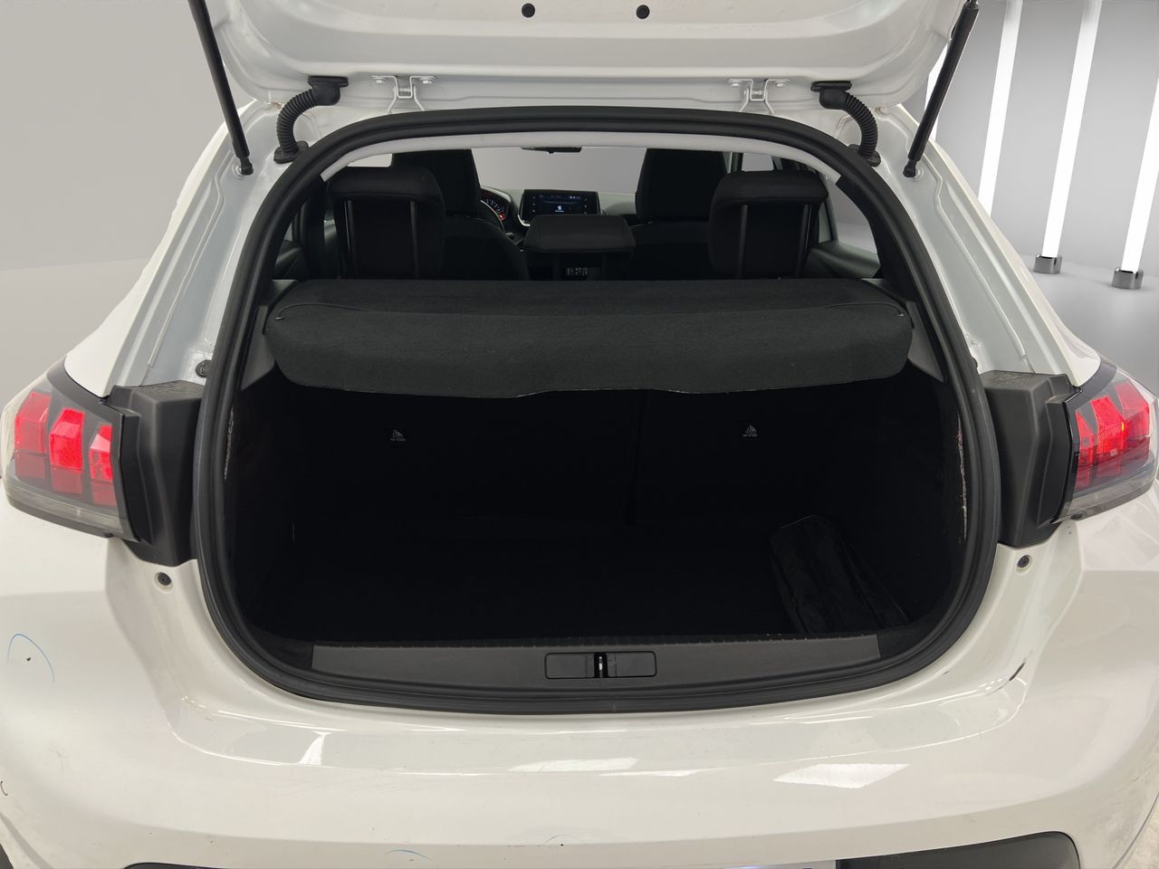 Peugeot 208 BERLINA CON PUERTO BlueHDi 73kW (100CV) Active Pack - Foto 21
