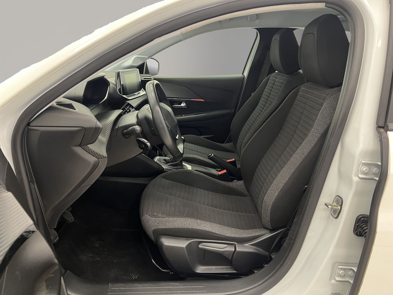 Peugeot 208 BERLINA CON PUERTO BlueHDi 73kW (100CV) Active Pack - Foto 10