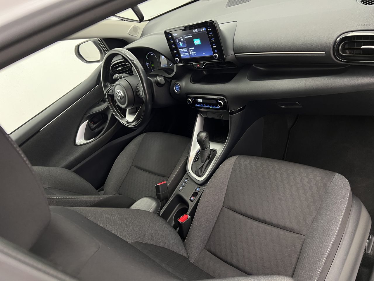 Toyota Yaris 1.5 120H Active Tech / BERLINA CON PORTÓN - Foto 30