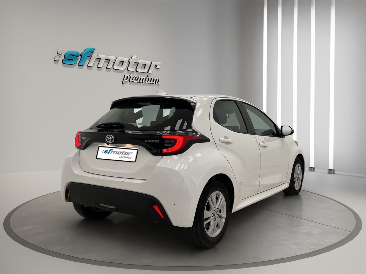 Toyota Yaris 1.5 120H Active Tech / BERLINA CON PORTÓN - Foto 7