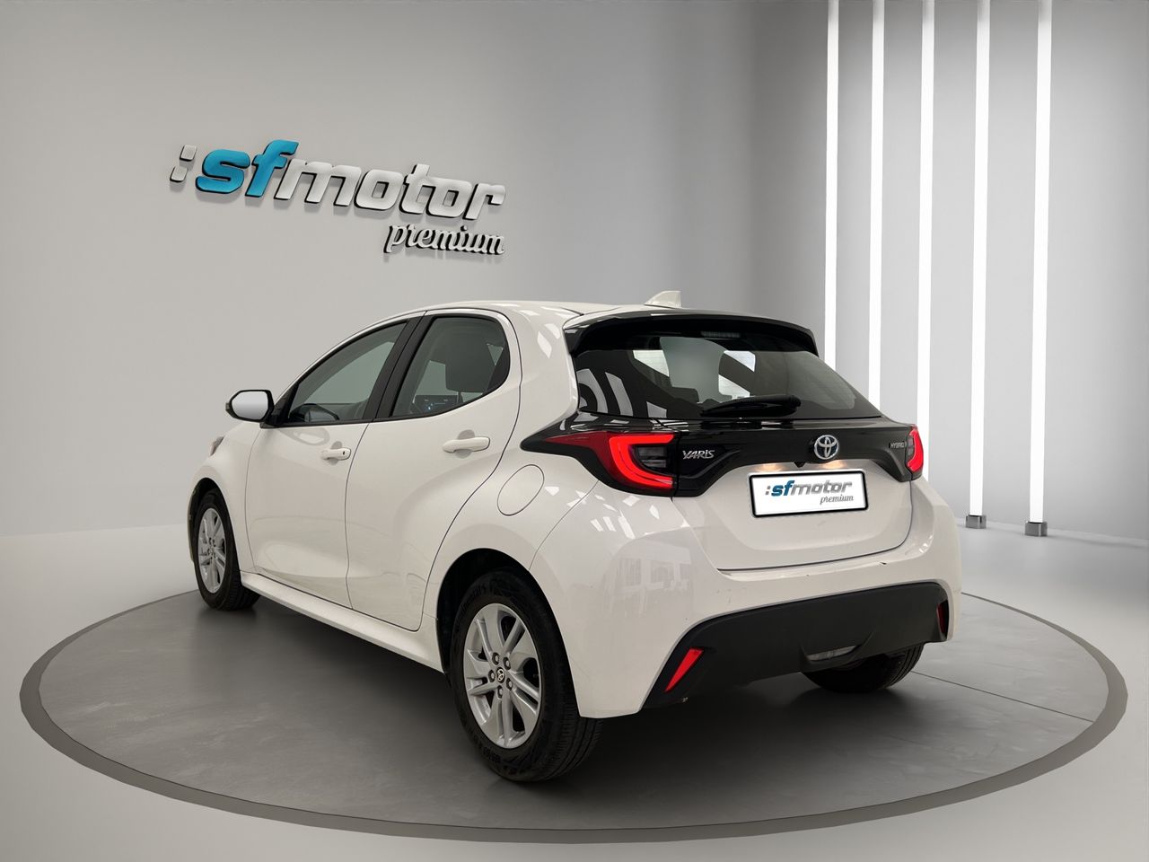 Toyota Yaris 1.5 120H Active Tech / BERLINA CON PORTÓN - Foto 5