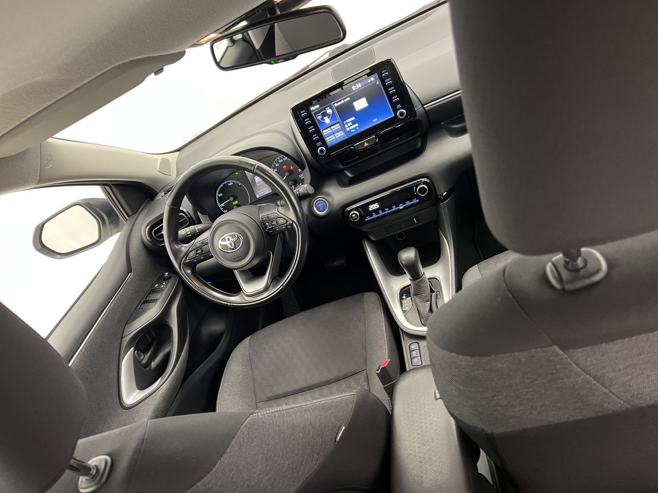 Toyota Yaris 1.5 120H Active Tech / BERLINA CON PORTÓN - Foto 32