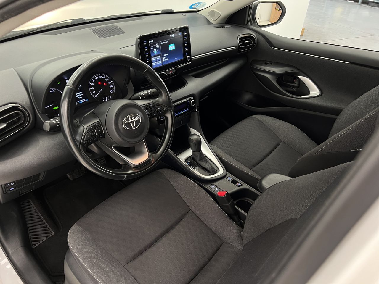Toyota Yaris 1.5 120H Active Tech / BERLINA CON PORTÓN - Foto 29