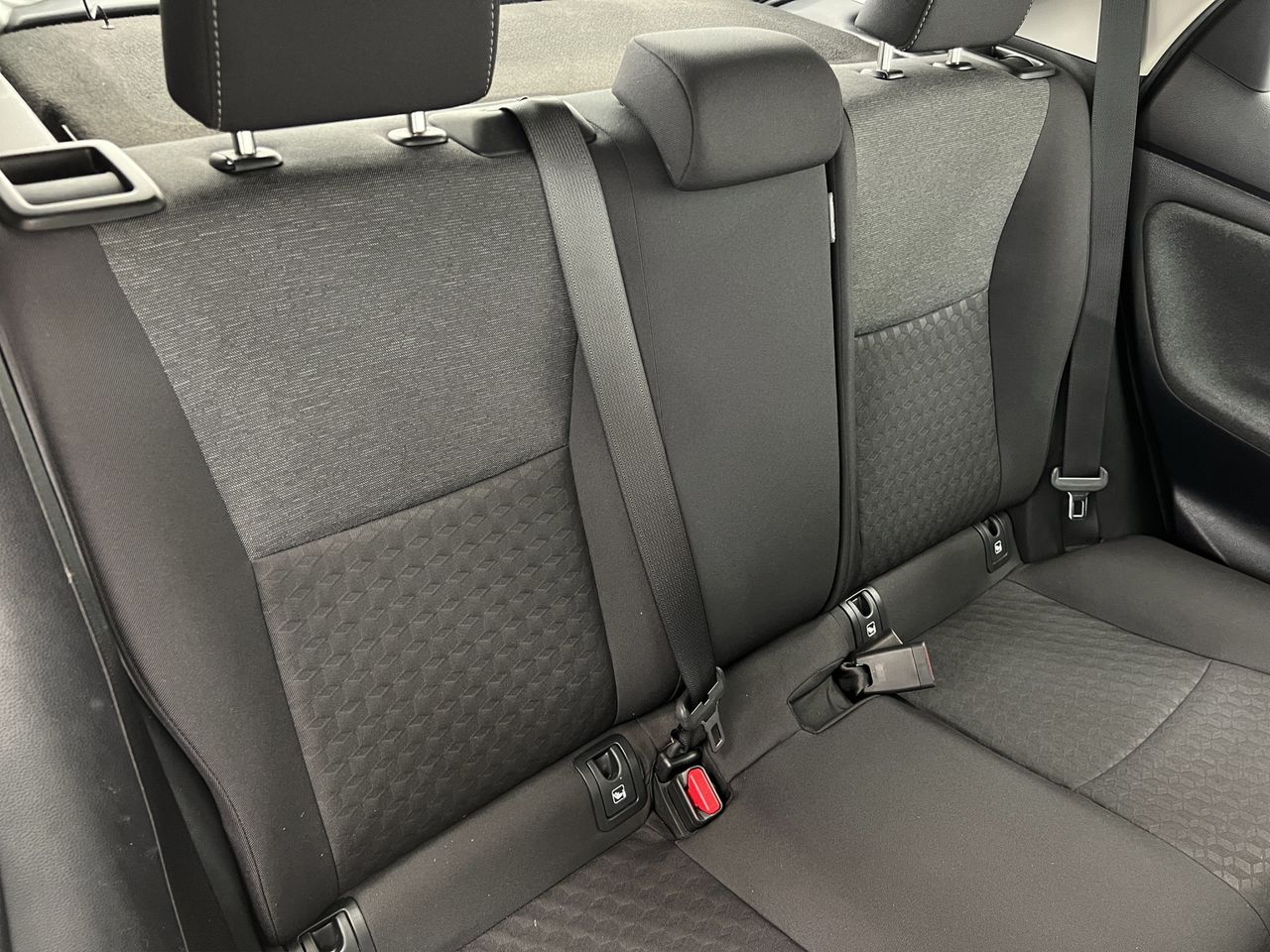 Toyota Yaris 1.5 120H Active Tech / BERLINA CON PORTÓN - Foto 21