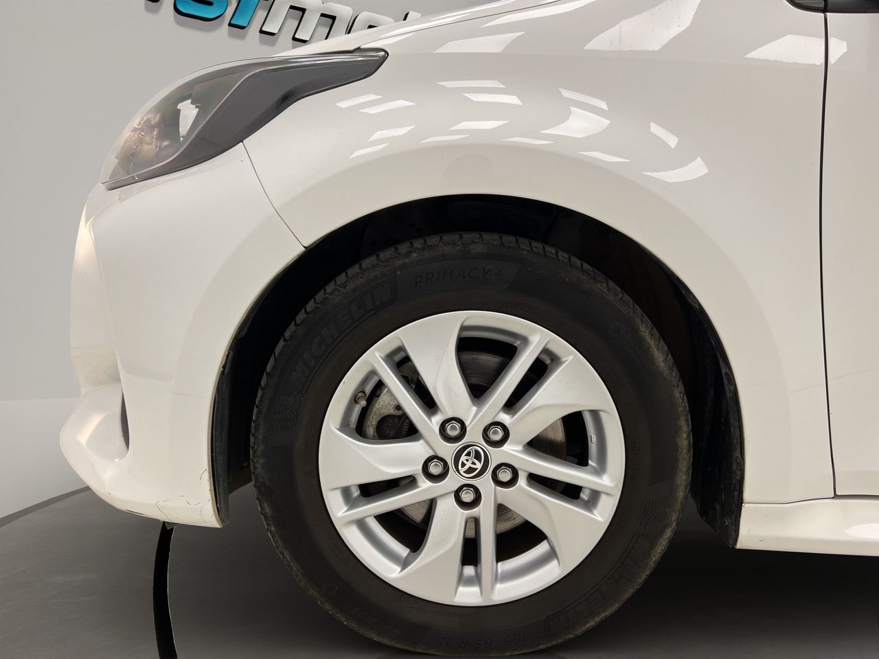 Toyota Yaris 1.5 120H Active Tech / BERLINA CON PORTÓN - Foto 23
