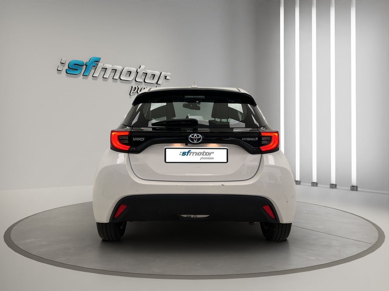 Toyota Yaris 1.5 120H Active Tech / BERLINA CON PORTÓN - Foto 6