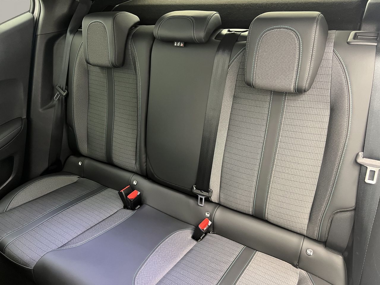 Peugeot 2008 TODOTERRENO Allure Pack BlueHDI 81kW (110CV) - Foto 14