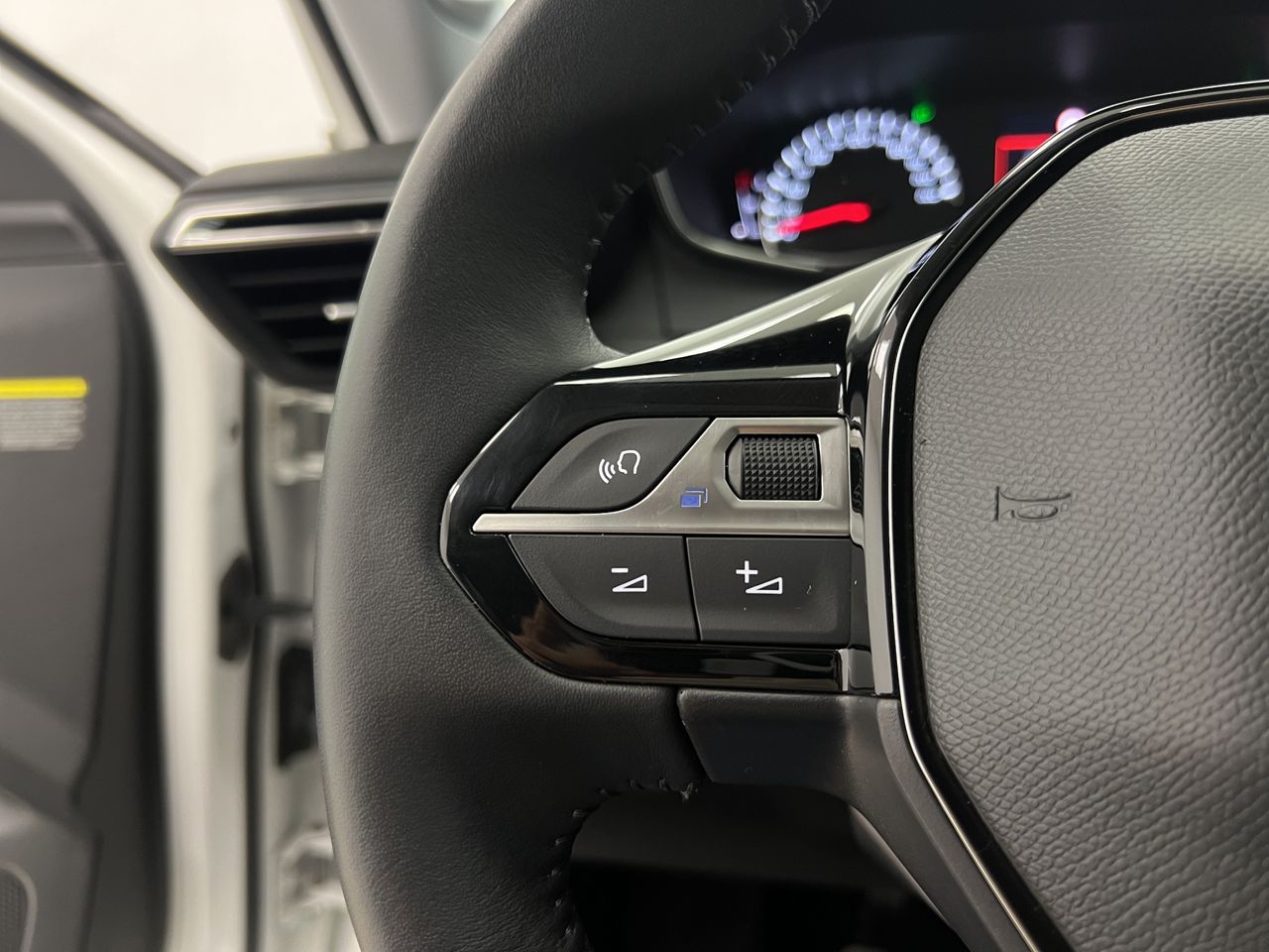 Peugeot 2008 TODOTERRENO Allure Pack BlueHDI 81kW (110CV) - Foto 27