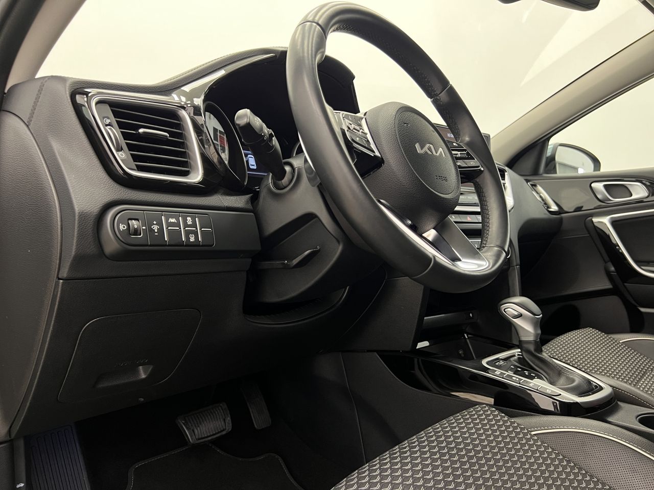 Kia Ceed  TECH 1.6 CRDI  AT7 E6D - Foto 25