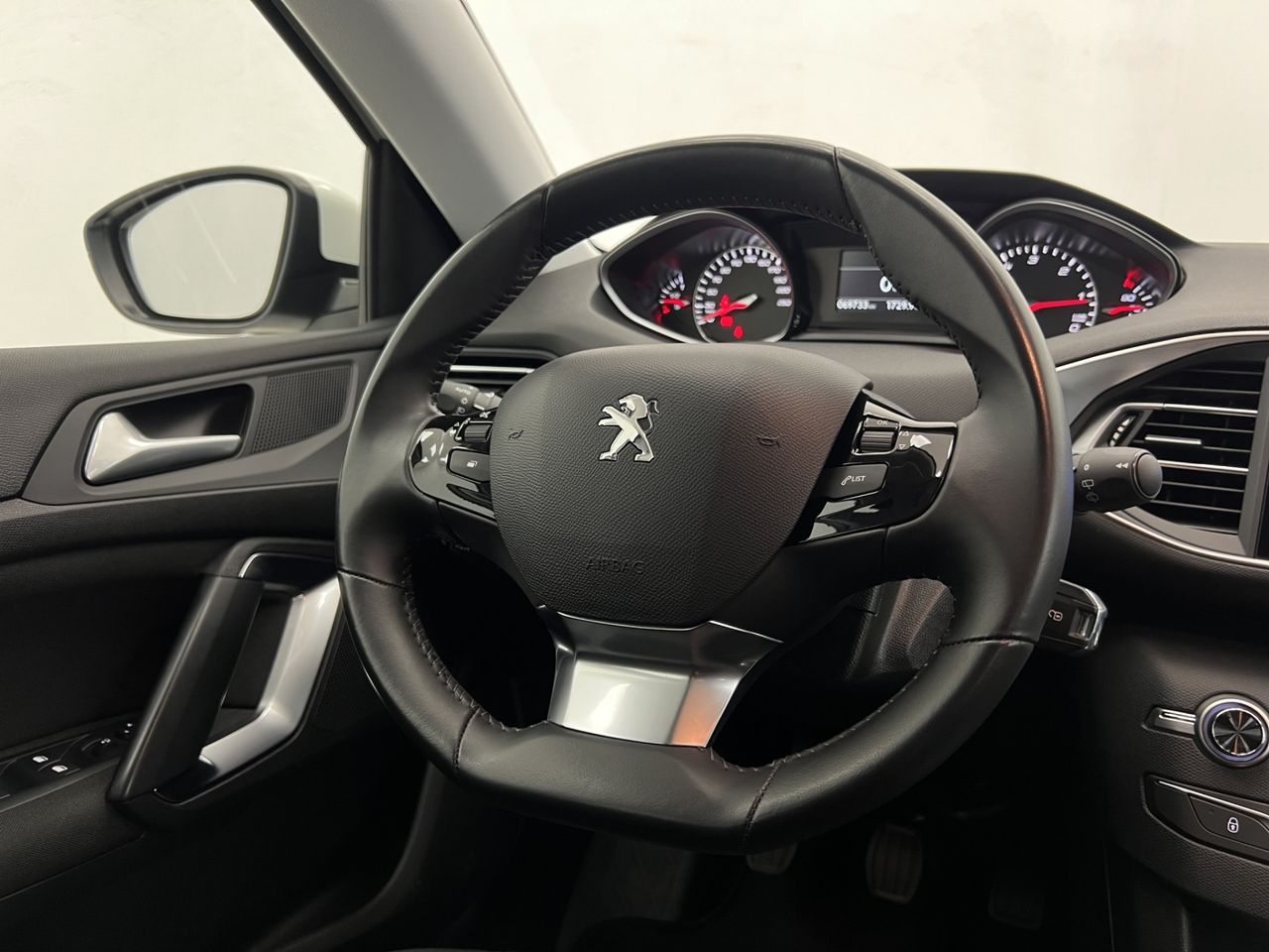 Peugeot 308 5P Active Pack BlueHDi 130 S&S MAN - Foto 37