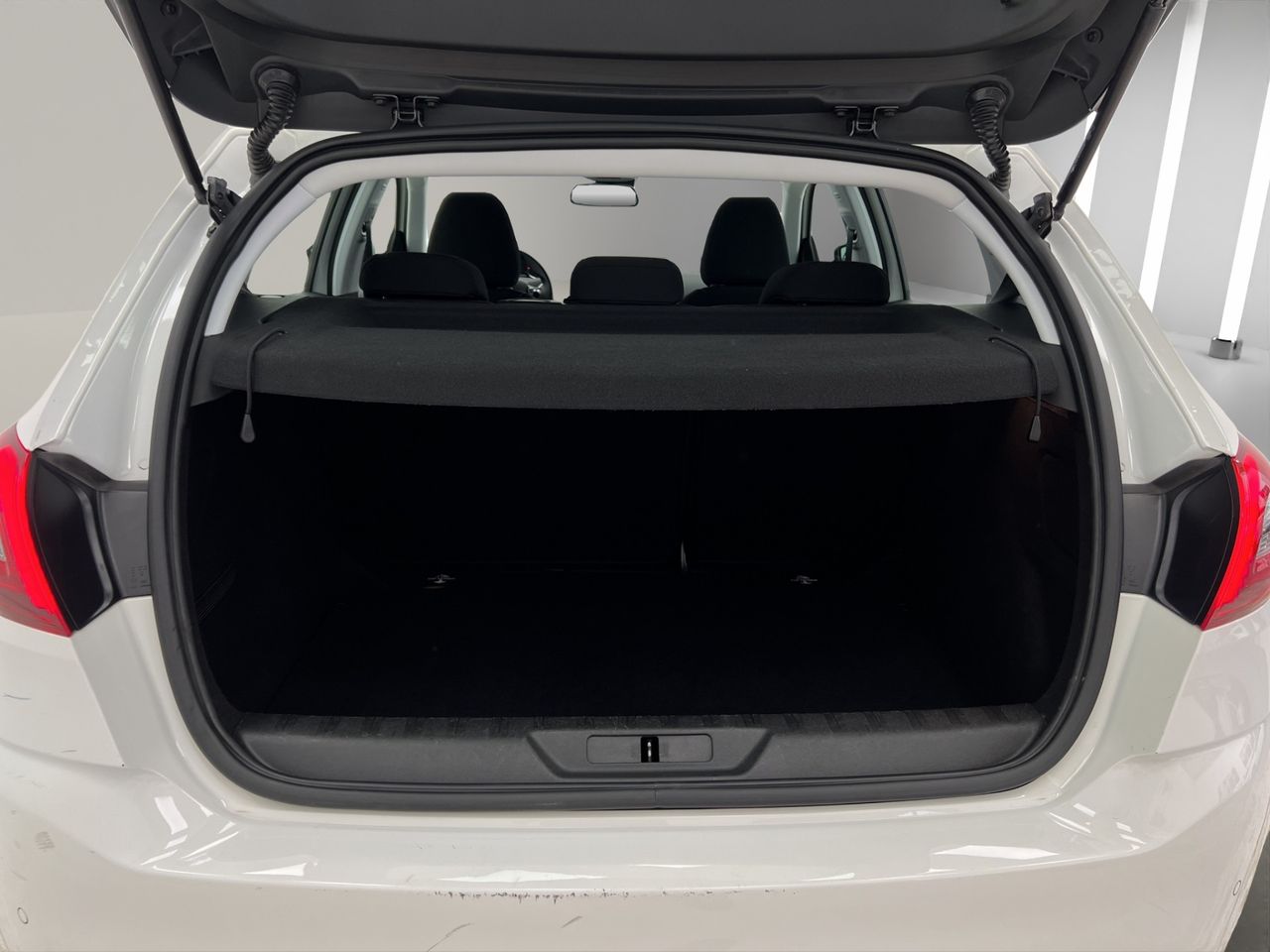 Peugeot 308 5P Active Pack BlueHDi 130 S&S MAN - Foto 21