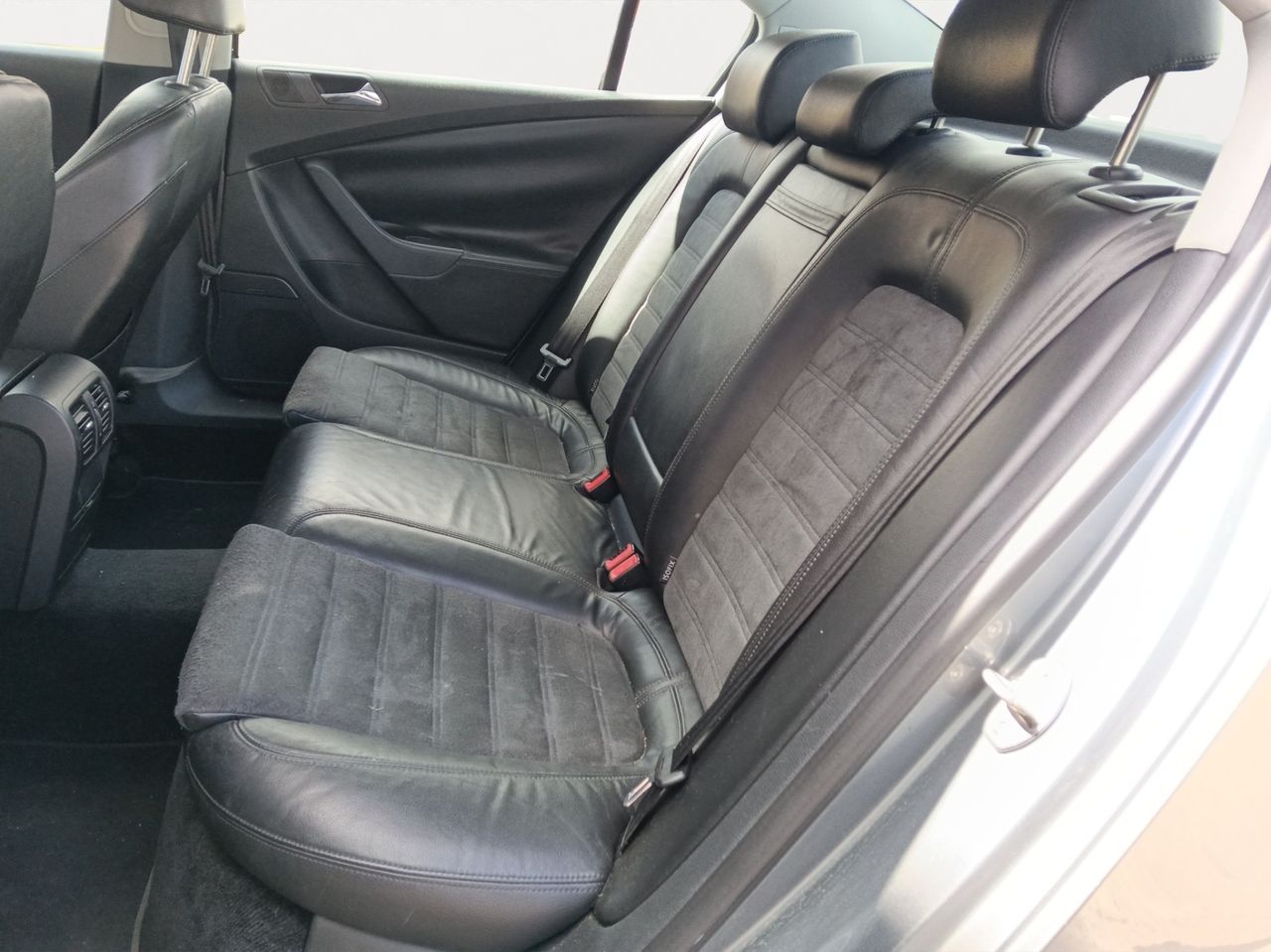 Volkswagen Passat 2.0 TDI 140cv Advance - Foto 18