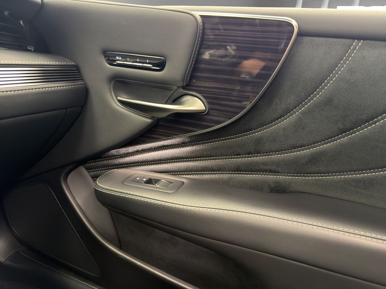 Lexus LS 500H PRIVILEGE LINE 4D - Foto 17