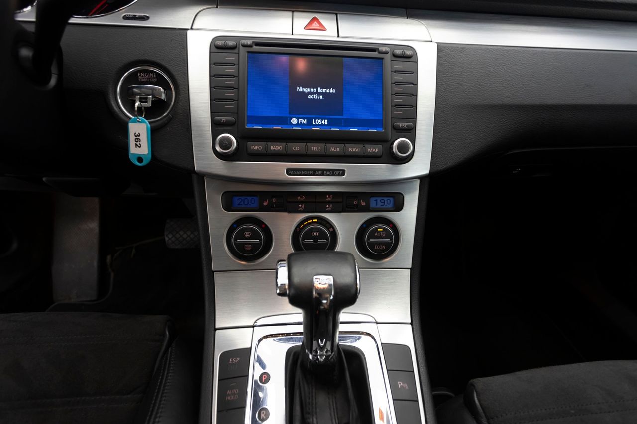 Volkswagen Passat 2.0 - Foto 11