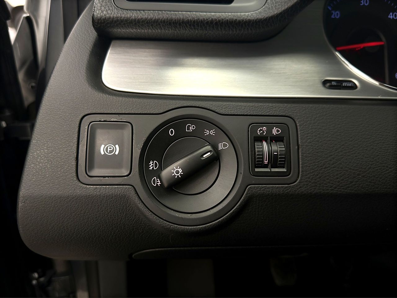 Volkswagen Passat 2.0 TDI 140cv Advance - Foto 18