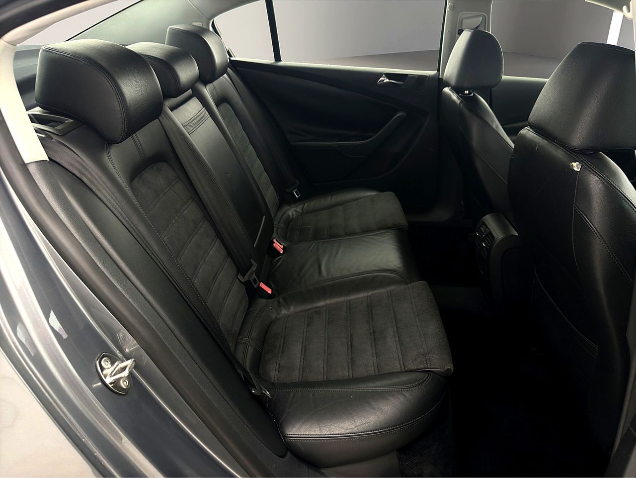 Volkswagen Passat 2.0 TDI 140cv Advance - Foto 11
