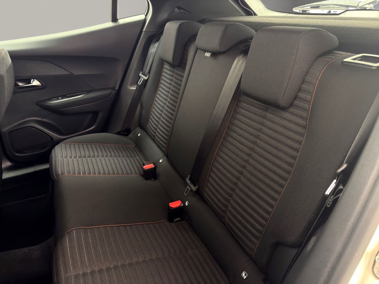 Peugeot 2008 Active Pack BlueHDI 130 S&S EAT8 - Foto 13