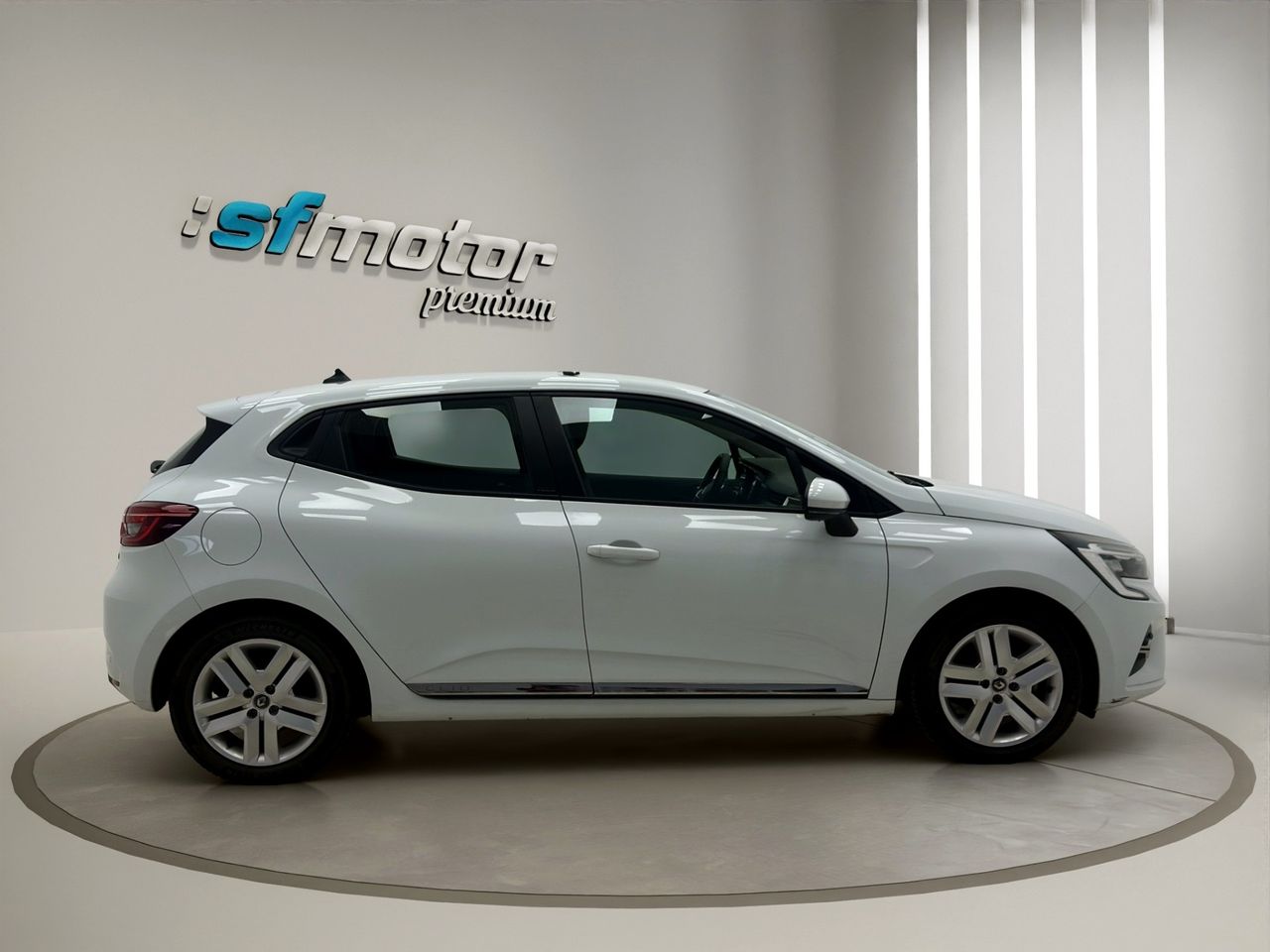 Renault Clio Business 1.6 E-Tech Hybrid 140CV BVA6 - Foto 8