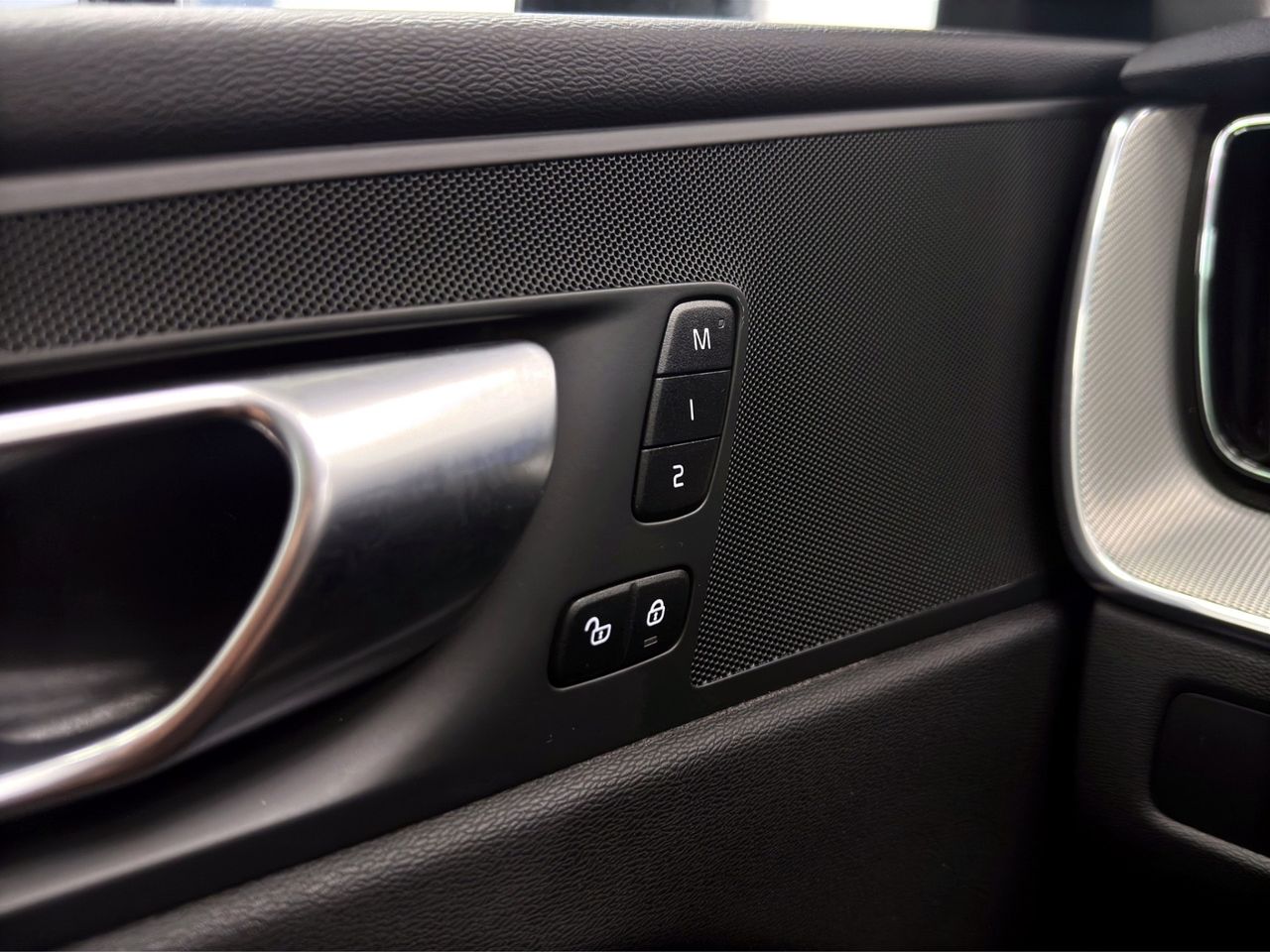 Volvo XC60 2.0 T6 AWD Recharge Plus Dark Auto - Foto 36
