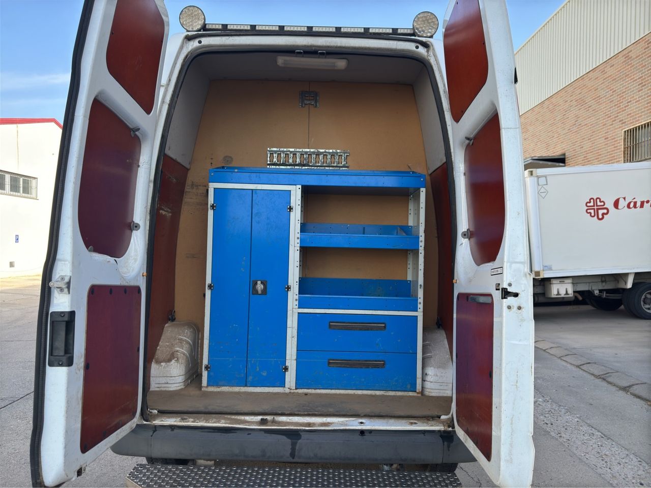 Ford Transit 330 M Semielevado 140CV Furgón Techo Semielevado · Oficina Móvil - Foto 27