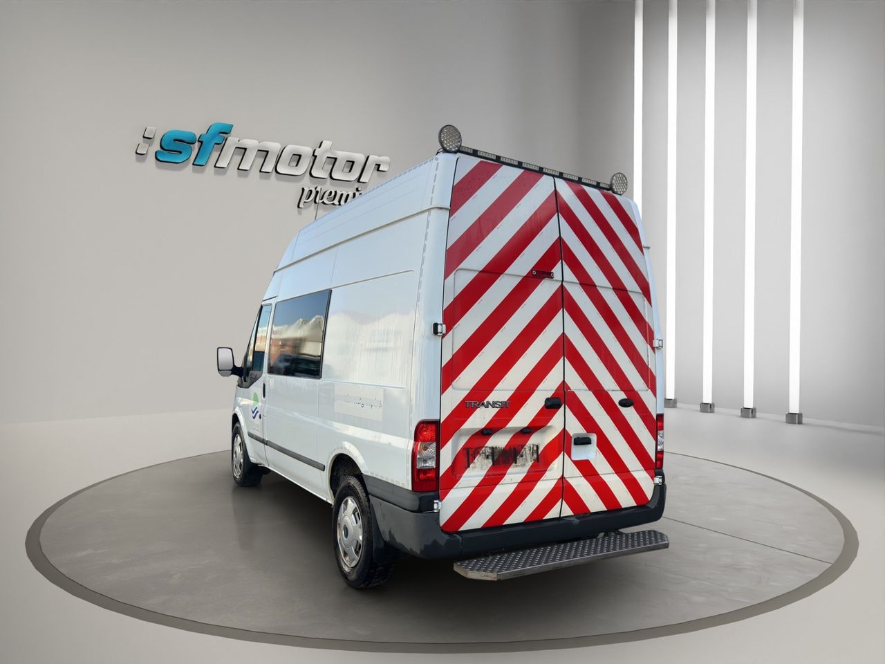 Ford Transit 330 M Semielevado 140CV Furgón Techo Semielevado · Oficina Móvil - Foto 5
