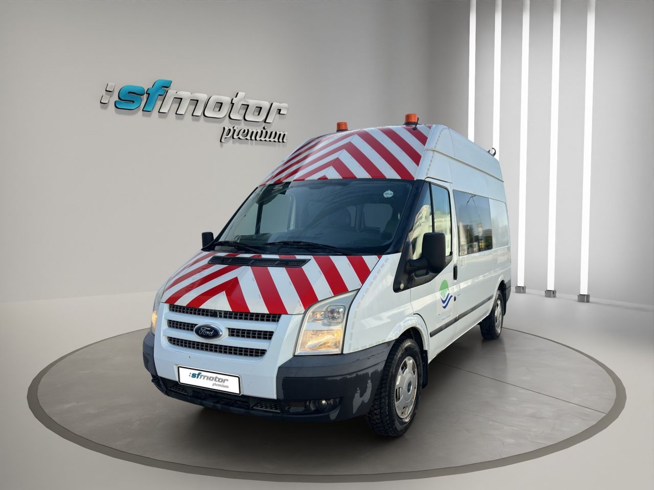 Ford Transit 330 M Semielevado 140CV Furgón Techo Semielevado · Oficina Móvil - Foto 2