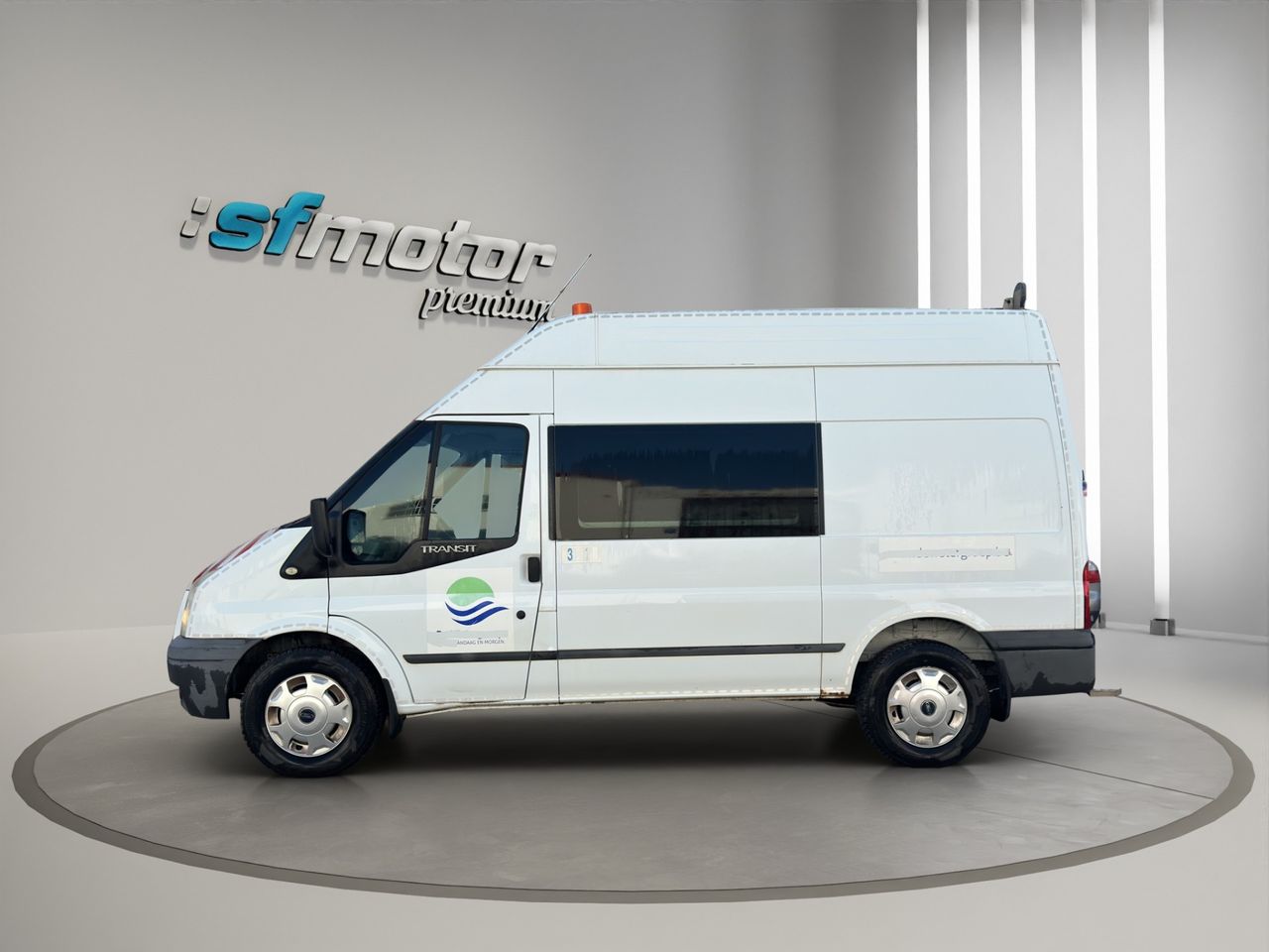 Ford Transit 330 M Semielevado 140CV Furgón Techo Semielevado · Oficina Móvil - Foto 4