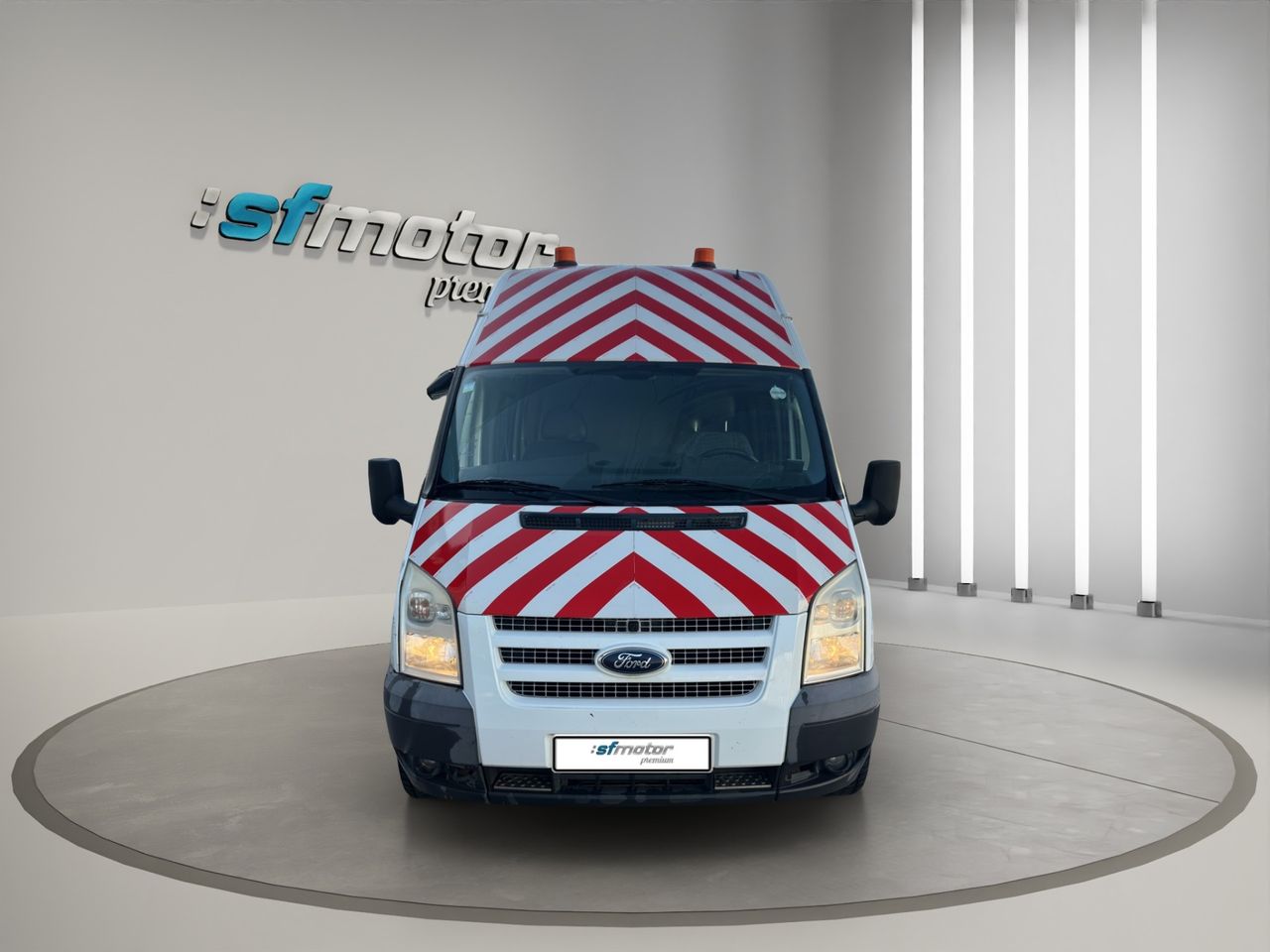 Ford Transit 330 M Semielevado 140CV Furgón Techo Semielevado · Oficina Móvil - Foto 3