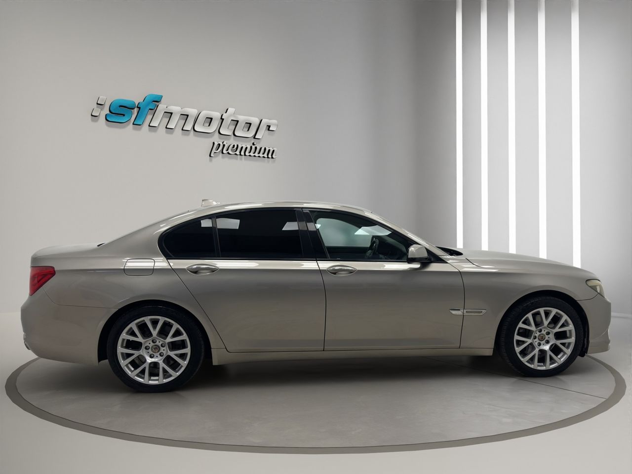 BMW Serie 7 740d 306CV - Foto 8