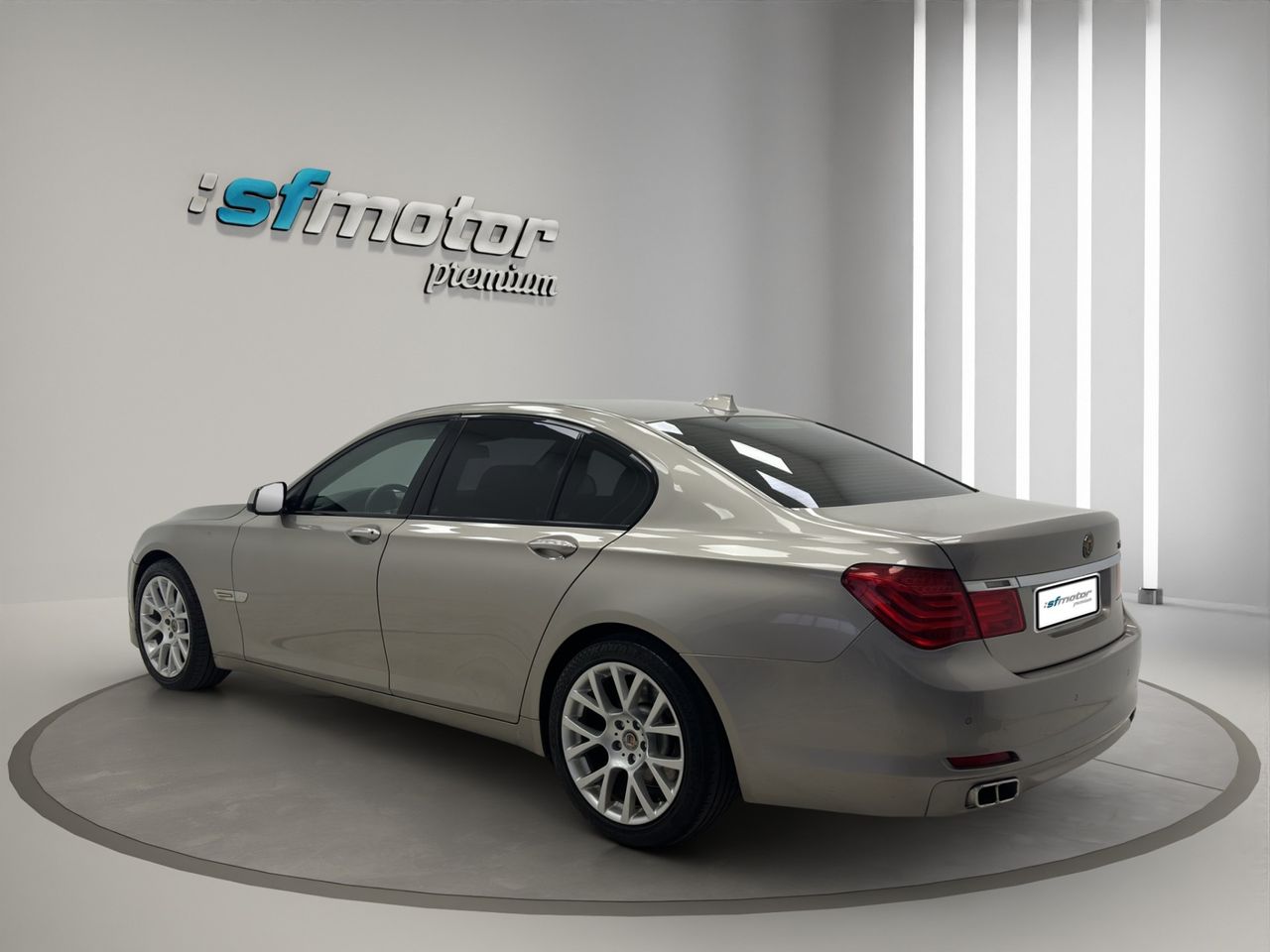 BMW Serie 7 740d 306CV - Foto 5