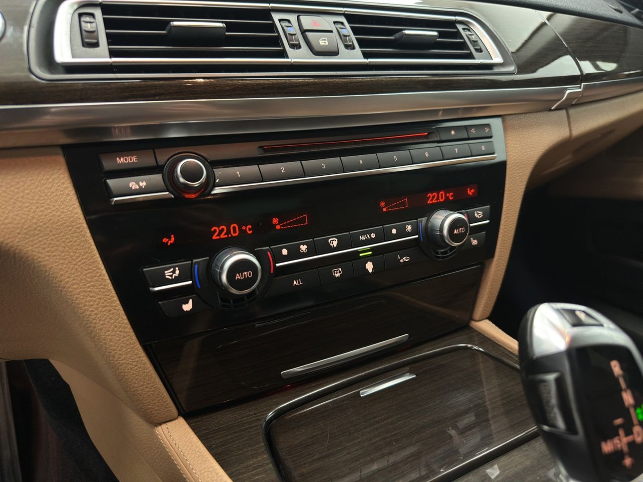 BMW Serie 7 740d 306CV - Foto 25