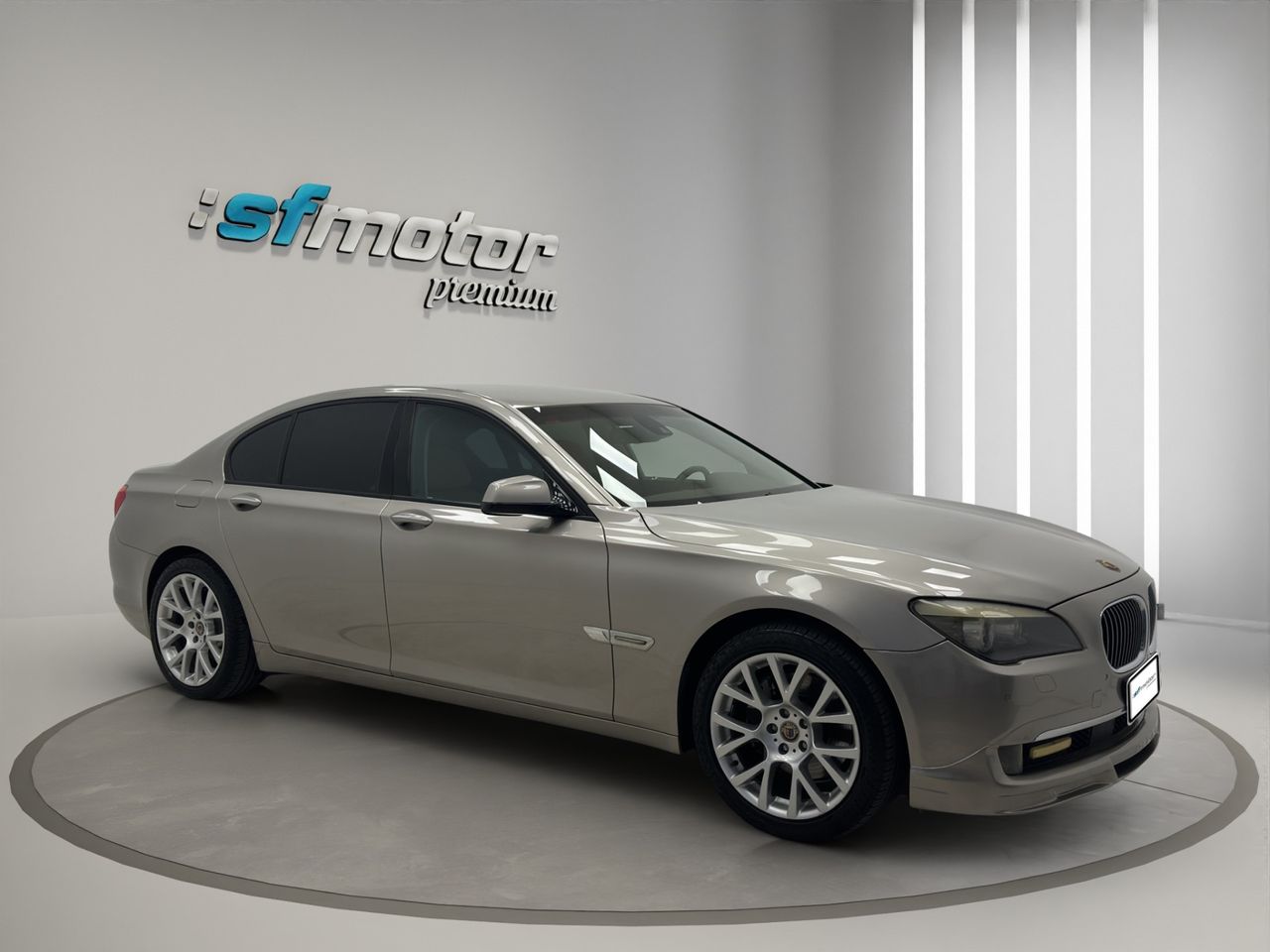 BMW Serie 7 740d 306CV - Foto 9
