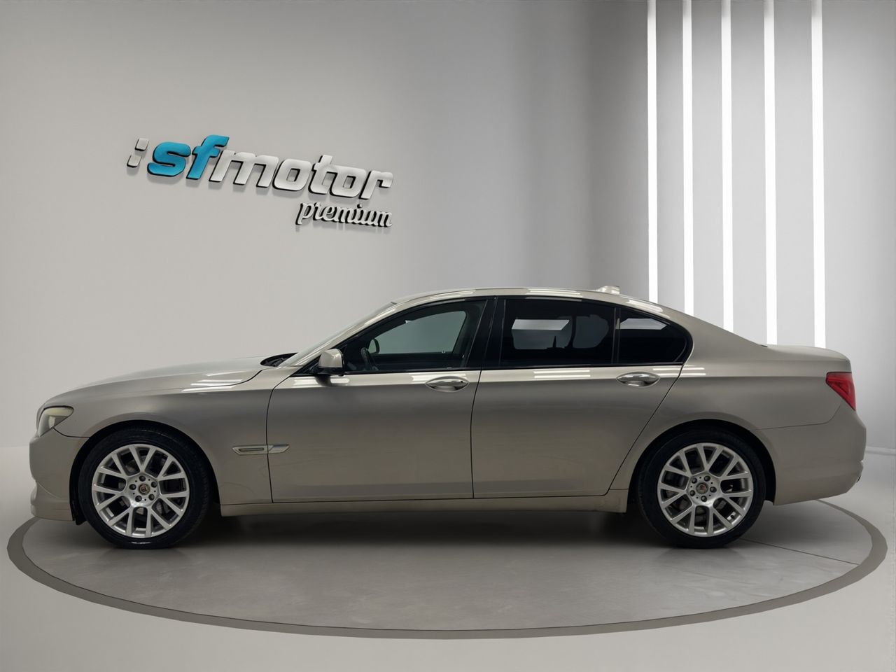 BMW Serie 7 740d 306CV - Foto 4