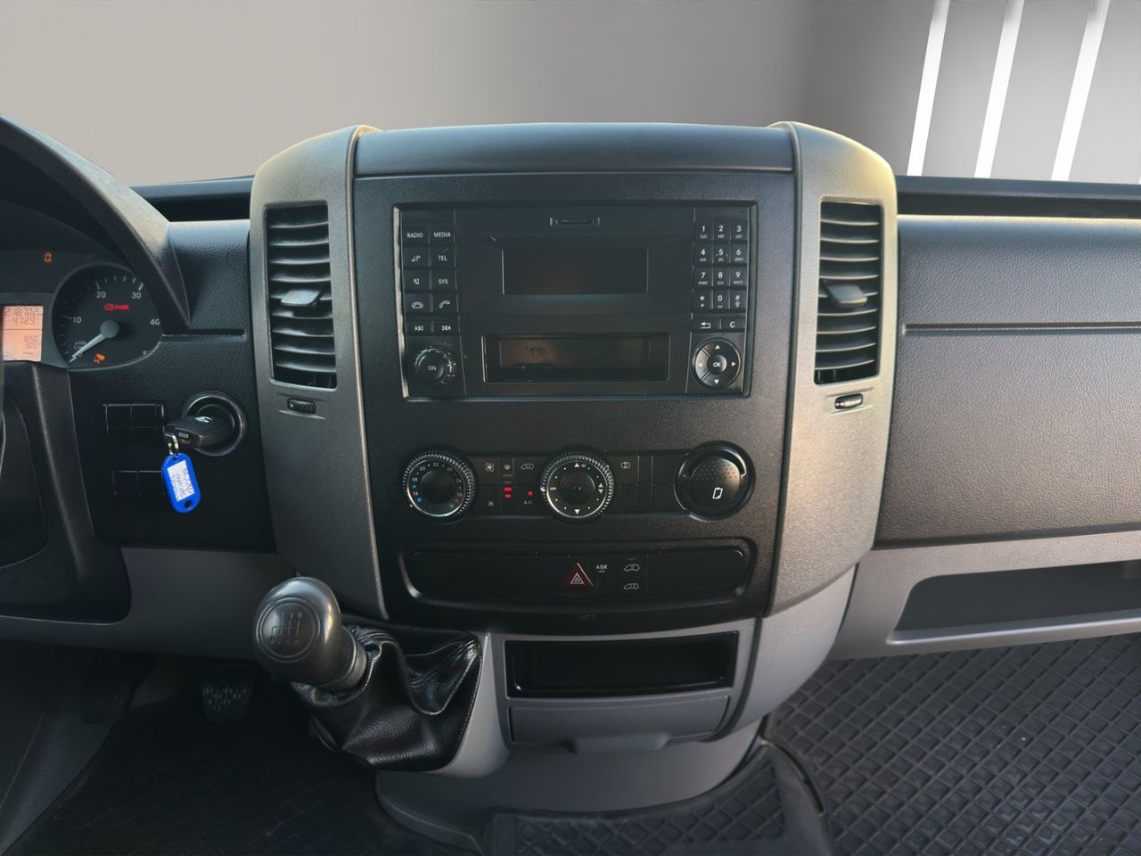 Mercedes Sprinter 313 CDI 129CV A2H2 3.5T Furgón Medio Techo Alto · Perfect Tool - Foto 16