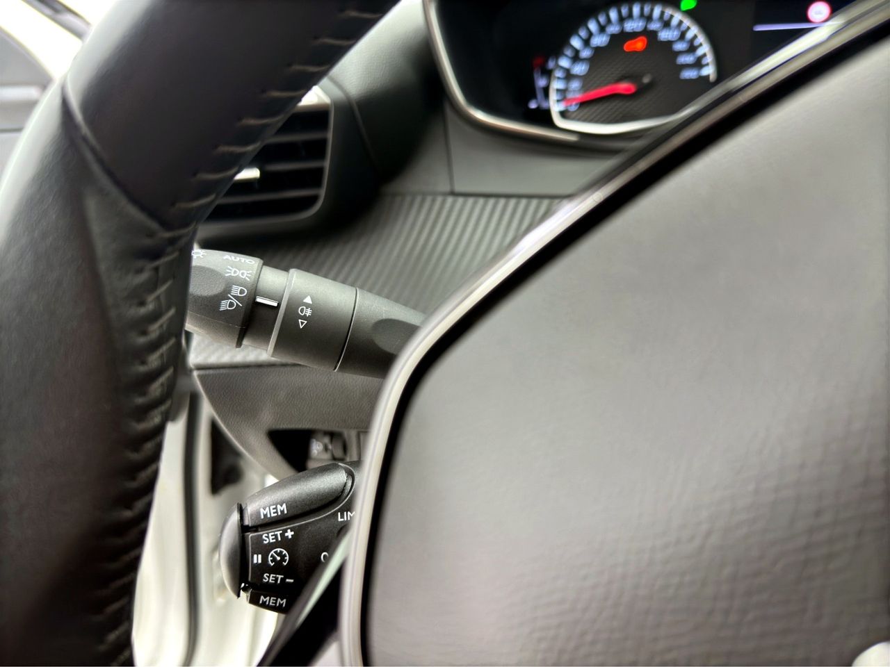Peugeot 2008 Active Pack BlueHDI 81kW (110CV) - Foto 23