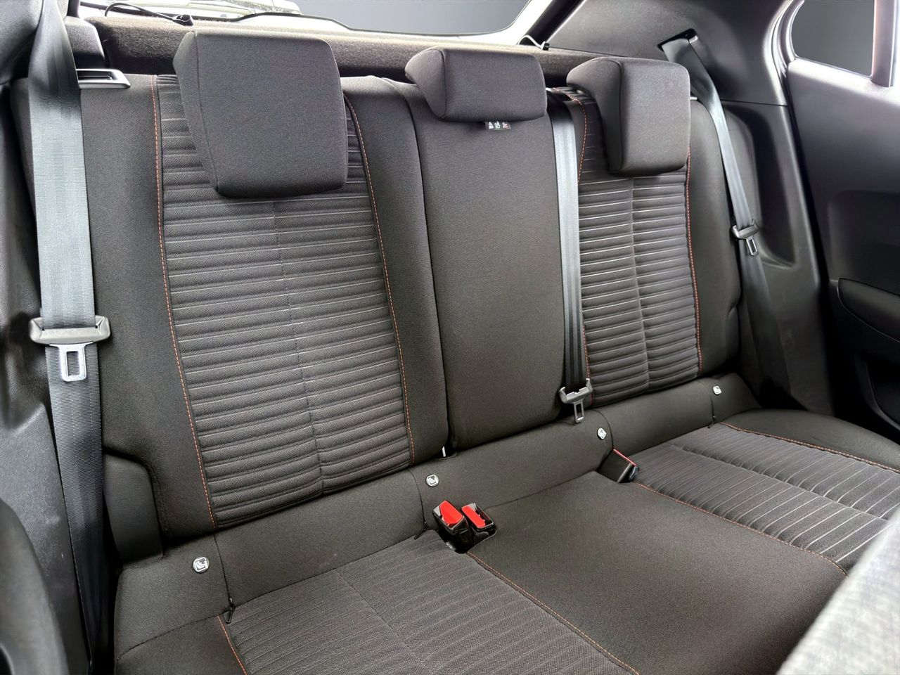 Peugeot 2008 Active Pack BlueHDI 130 S&S EAT8 - Foto 17