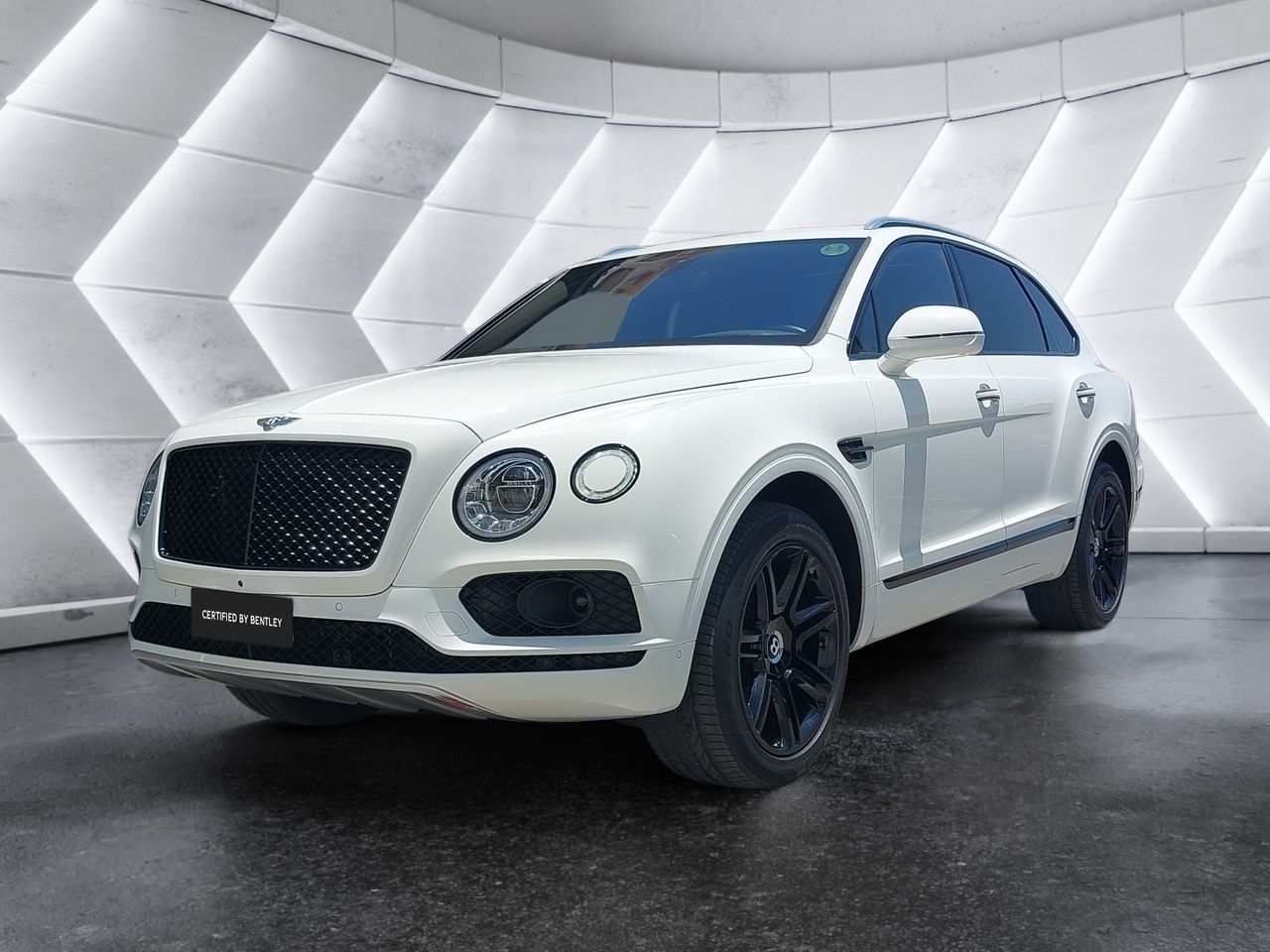 Servicio de recogida de muebles usados  de segunda mano - bentley bentayga 2019 /