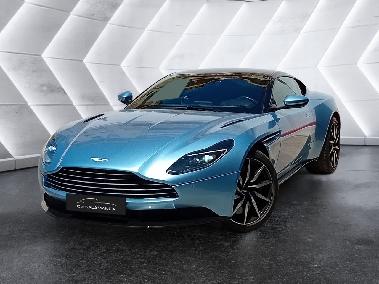 aston martin db11 2020 /
