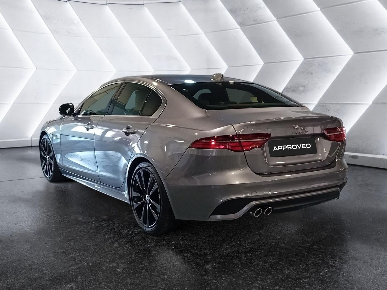jaguar xe 2024 / foto grande (3)