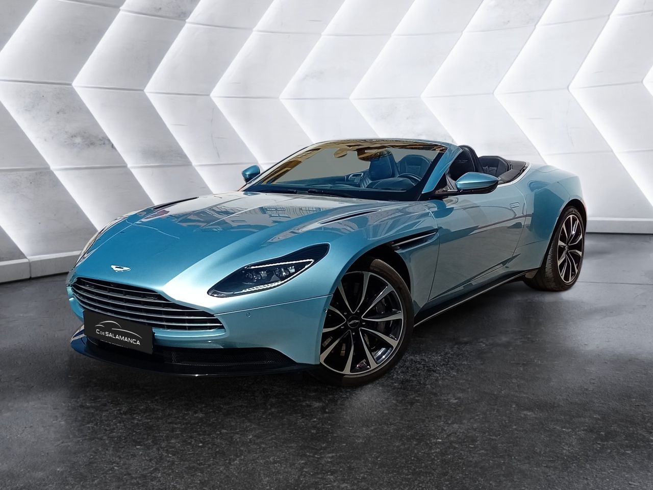 aston martin db11 2018 /