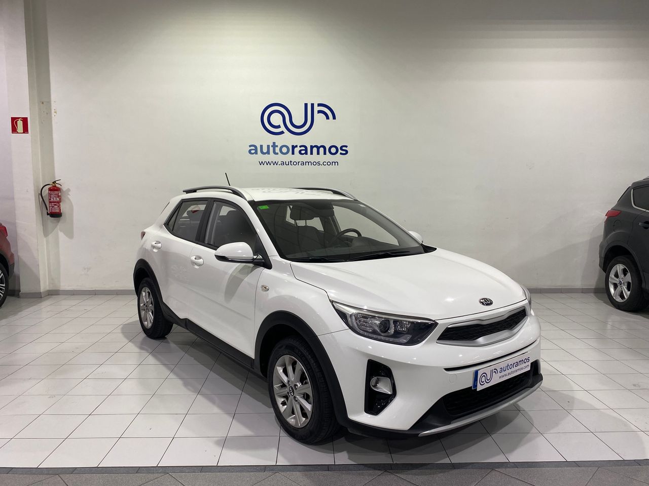 Kia stonic blanco 5 puertas  de segunda mano - kia stonic 2019 /