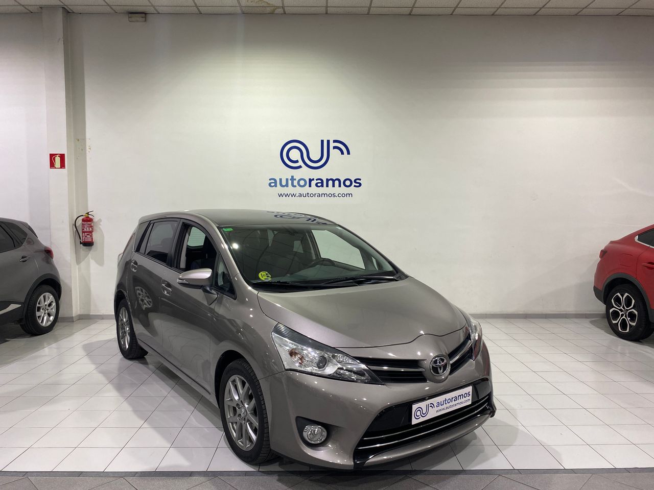 Apartamento amplia  de segunda mano - toyota verso 2015 /