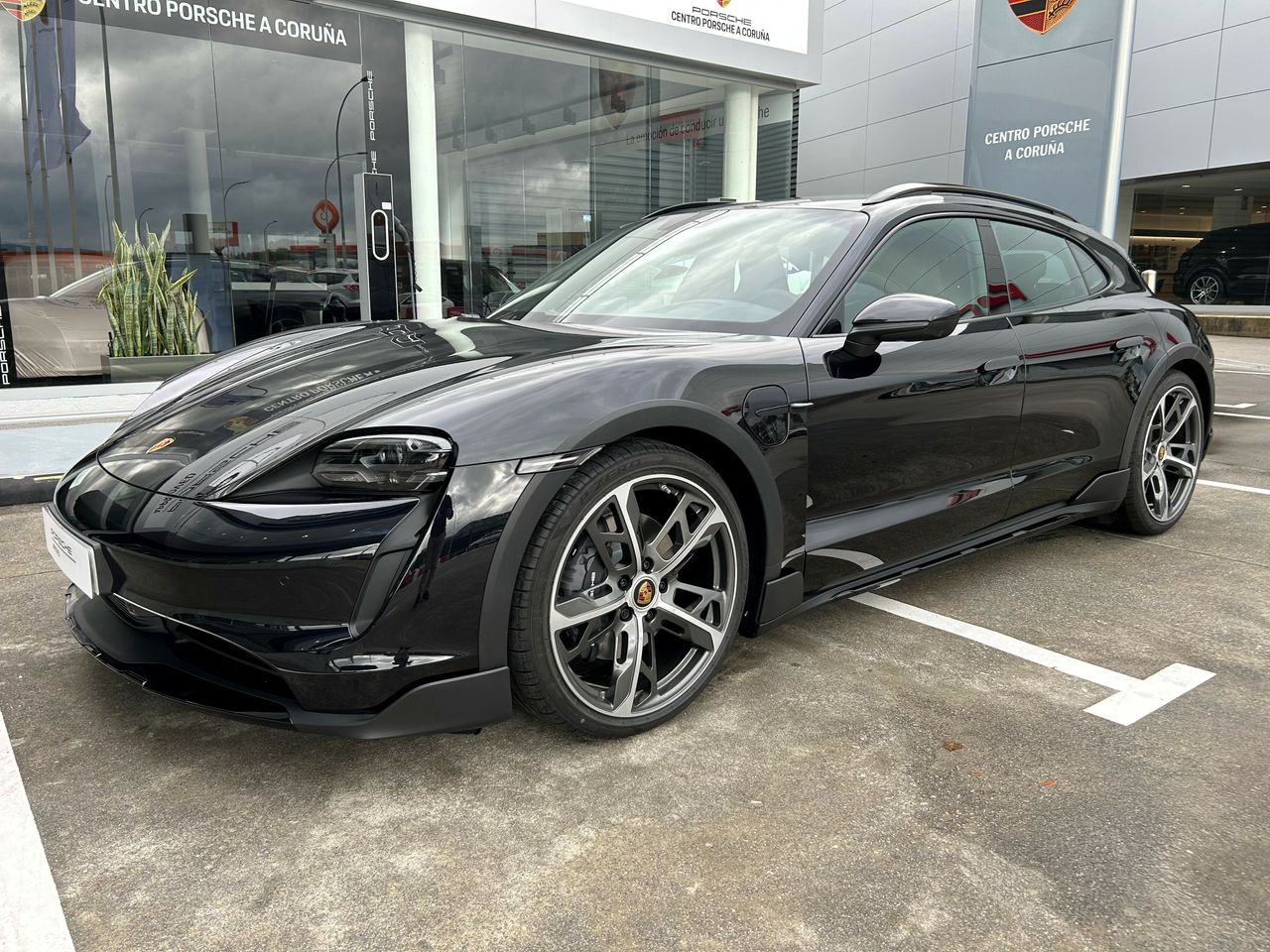 porsche taycan 2023 /