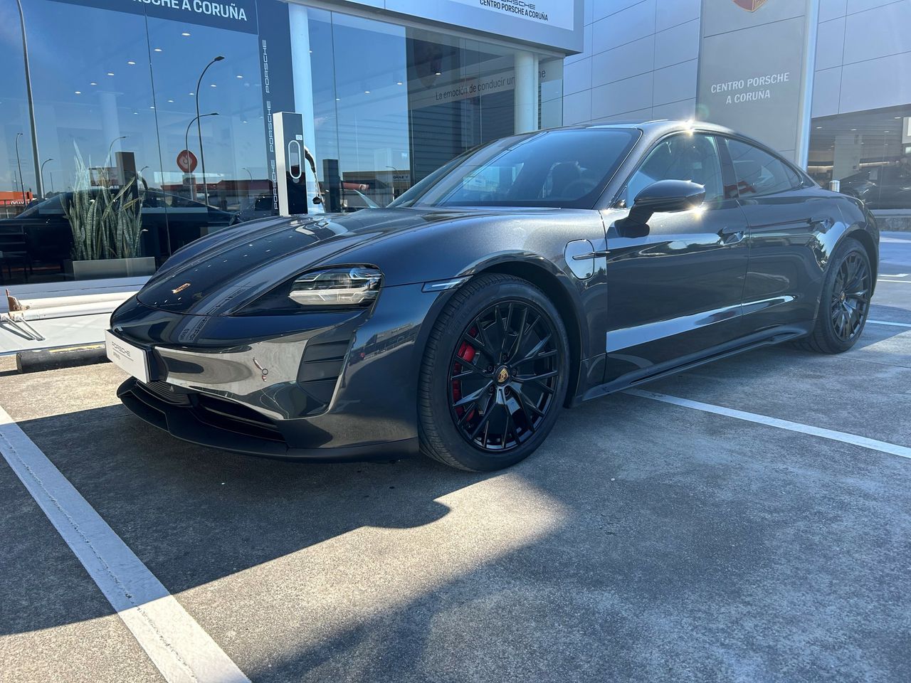 Almacenaje industrial  de segunda mano - porsche taycan 2023 /