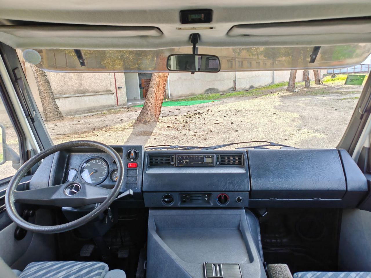 mercedes 100d 1991 / foto grande (3)