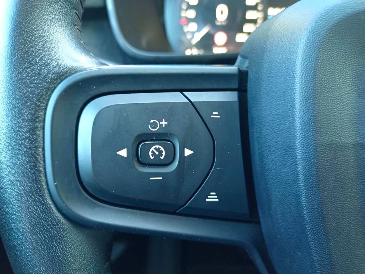 Volvo XC40 2.0 D3 Auto - Foto 21