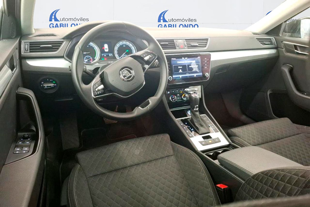 skoda superb 2021 / foto grande (2)