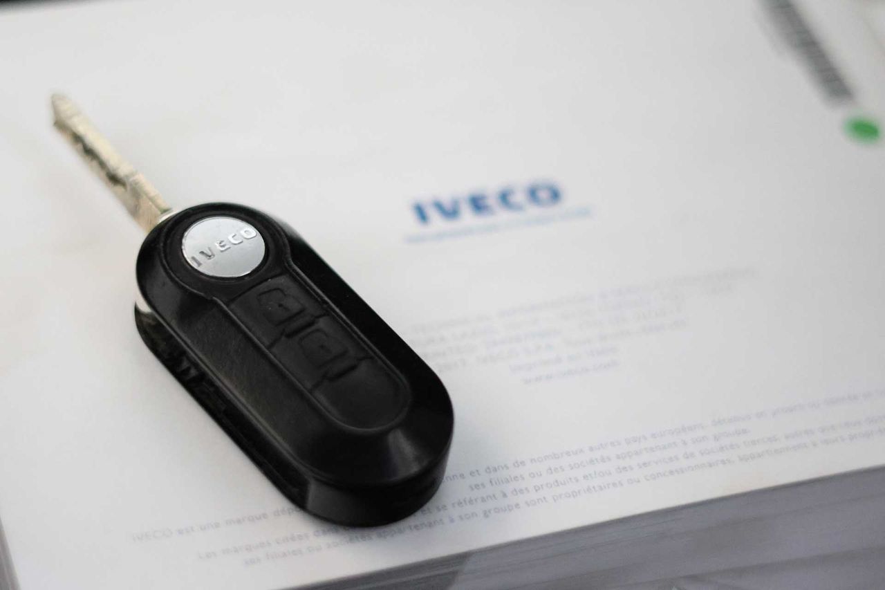 Iveco Daily 35S15 Chasis Cabina Simple  - Foto 39
