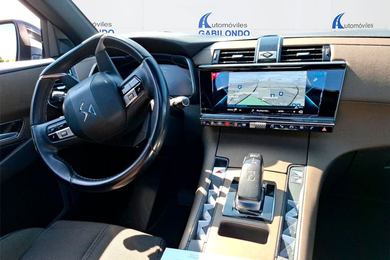 DS DS 7 1.6 E-Tense 225 SO CHIC Auto **Techo panorámico** - Foto 3