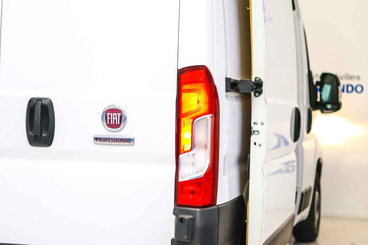 Fiat Ducato 35 L2H2 BlueHDI  - Foto 23